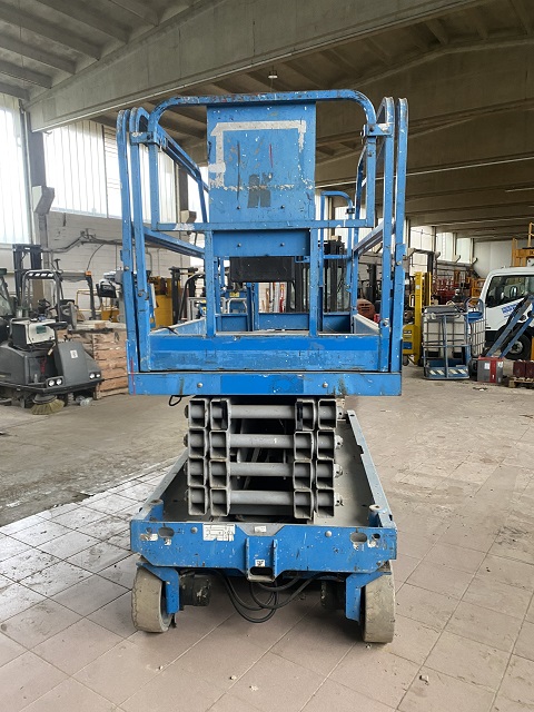 Piattaforma verticale elettrica, altezza lavoro 12m
