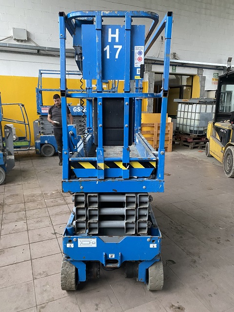 Piattaforma verticale elettrica, altezza lavoro 8m