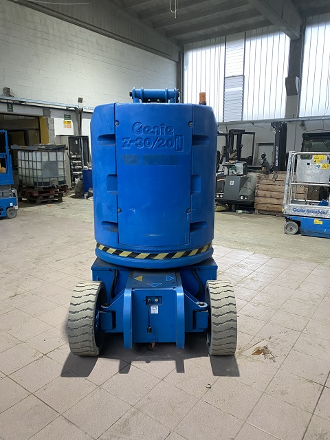 Piattaforma articolata elettrica, altezza lavoro 12m